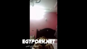رافعها عالسرير فوق زبه وشغال رزع-سكس مصري حصري